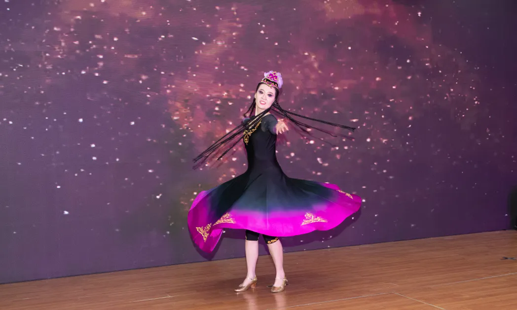 舞蹈 《维族姑娘》