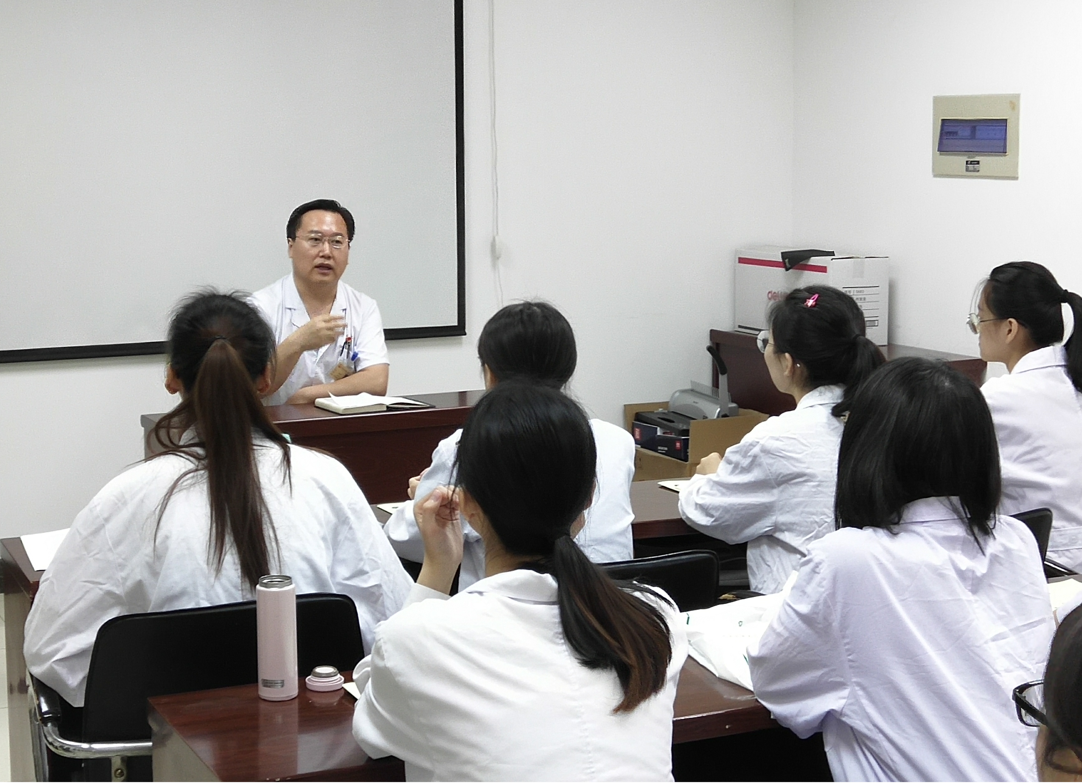 李永军主任在做报告