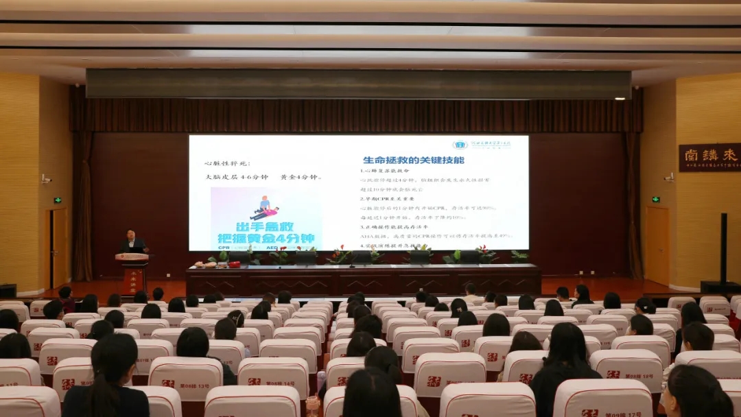 助力校园急救 | 河北医大二院刘海涛团队到东南实验中学开展“黄金4分钟”心肺复苏实战教学