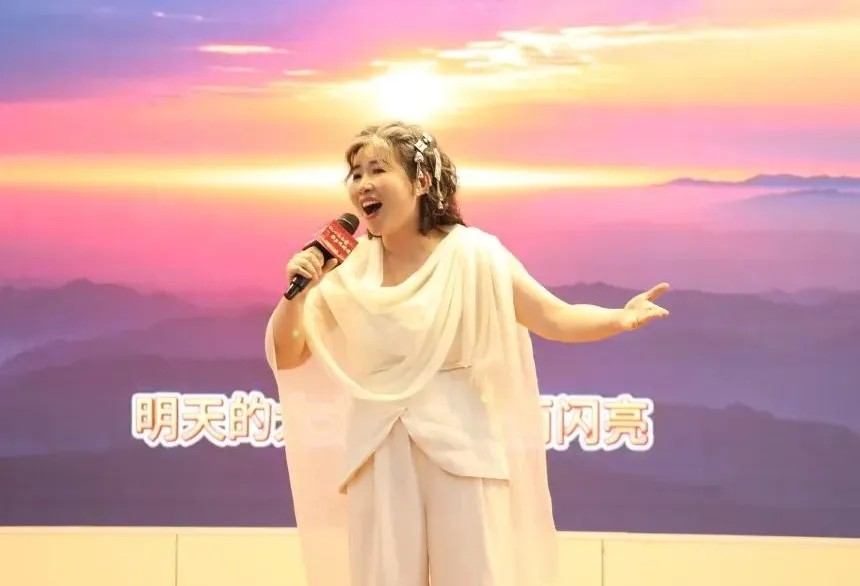 一等奖: 三分会崔莉《白衣天使》