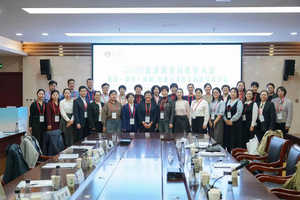 参赛选手与评委合影